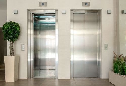 ¿Es obligatorio instalar un ascensor en una comunidad?